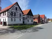 Rottdorf, Fachwerkh�user in der Bachstra�e (17.04.2022)