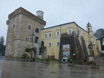 Benevento, Rocca dei Rettori und Trajanstatue an der Piazza IV Novembre (25.10.2022)