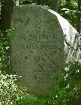 Denzlingen, Gedenkstein auf dem Mauracher Berg zur Erinnerung an die in den Weltkriegen gefallenen S�nger des M�nnergesangsvereins Denzlingen, Juli 2022