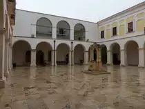 Manfredonia, Kreuzgang im Dominikanerkloster (26.09.2022)