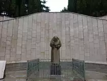 San Giovanni Rotondo, Denkmal f�r Pater Pio an der Viale Padre Pio (26.09.2022)
