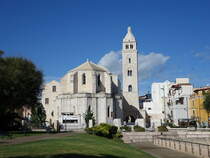 Barletta, Dom Santa Maria Maggiore in der Via del Duomo, erbaut um 1140 im romanischen Stil (27.09.2022)