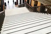 Die Haupttreppe in der Kunsthalle Hamburg am 25.10.2022. Kein Kunstwerk, aber ein optischer Leckerbissen in unserer so tristen Welt.