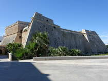 Mola di Bari, Castello Angioino, erbaut von 1277 bis 1279 durch Karl I. von Anjou (28.09.2022)