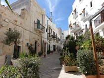 Polignano a Mare, Huser in der Via Nicola Laruccia (28.09.2022)