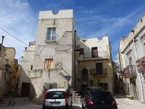 Irsina, Huser in der Via Cathedrale in der Altstadt (29.09.2022)