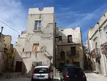 Irsina, H�user in der Via Cathedrale in der Altstadt (29.09.2022)