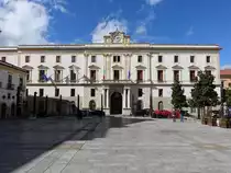 Potenza, Pr�fekturgeb�ude an der Piazza Mario Pagano (29.09.2022)