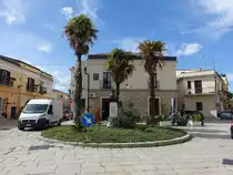 Venosa, H�user an der Piazza Municipio (30.09.2022)