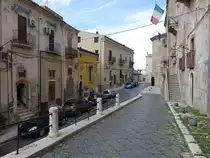 Lavello, historische H�user in der Via Cavour (30.09.2022)