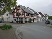 Asslar, Fachwerkh�user in der Wetzlaer Stra�e (30.04.2022)