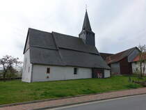 Frohnhausen, evangelische Kirche, erbaut im 12. Jahrhundert (01.05.2022)
