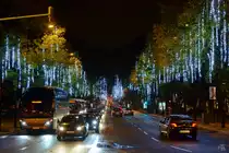 Die weihnachtlich beleuchtete Prachtstrae Avenida da Liberdade fhrt in die Unterstadt von Lissabon. (Dezember 2016)
