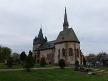 Christenberg, Pfarrkirche St. Martin, romanisches Langschiff und Westturm aus dem 11.Jahrhundert, sptgotischer Chor von 1520 (01.05.2022)