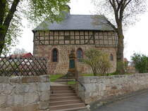 Oberrosphe, evangeliche Kirche, romanische Saalkirche erbaut um 1100, gotischer Umbau im 15. Jahrhundert (01.05.2022)