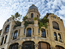 Das Haus der Portugiesen (Casa de los Portugueses) wurde zwischen 1919 und 1922 im klassizistischen Stil erbaut. (Madrid, November 2022)