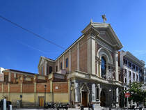 Die aus den 20er Jahren des letzten Jahrhunderts stammende neobarocke Kirche Unser Vater Jesus von Medinaceli (Baslica de Jess de Medinaceli) hat den Grundriss eines lateinischen Kreuzes. (Madrid, November 2022)