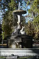 Den Galapagos-Springbrunnen (Fuente de los Galpagos) lie Knig Ferdinand VII. 1832 zur Feier des 1. Geburtstags von Prinzessin Isabella einweihen. (Madrid, November 2022)