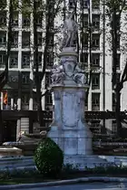 Im fr�hen 19. Jahrhundert wurde der Apollo-Brunnen (Fuente de Apolo) im klassizistischen Stil erbaut. (Madrid, November 2022)