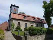 Lderbach, evangelische Dorfkirche, erbaut im 12. Jahrhundert, Chor 15. Jahrhundert (03.06.2022)