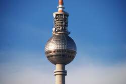 BERLIN, 11.01.2009, Blick auf den Fernsehturm am Alex