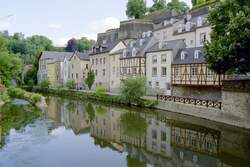 Malerische Huserzeilen an der Alzette.