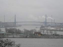 Die Hochstrae Elbmarsch in Hamburg ist mit 4258 m die lngste Brcke Deutschlands.