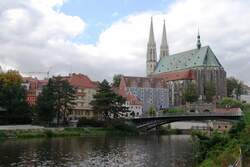 GRLITZ (Landkreis Grlitz), 25.09.2009, Blick von Zgorzelec ber die Neie auf die Kirche St.