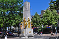 Am Rande der Innenstadt Aachen ein Denkmal/Kunstwerk? ohne jegliche Bezeichnung.