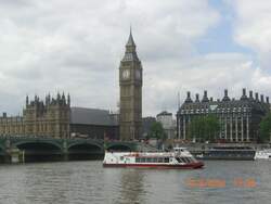 Big Ben mit einem Teil des Parlamentsgebudes