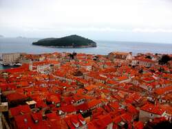 Blick von der Stadtmauer ber Dubrovnik zur Insel Lopud / Oktober 2010
