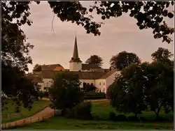 Das Dorf Allerborn im Abendlicht.