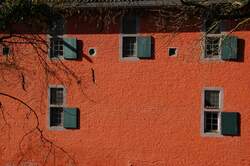 Detailansicht des Ostflgels der Vorburg des Museums Schlo Rheydt in Mnchengladbach-Rheydt.