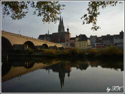       Dieses wunderschöne Herbstbild gelang mir am 28.10.11 auf der Jahninsel in Regensburg.