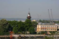 Danzig - Blick von der Westerplatte auf den alten Leuchtturm an der Hafen-  einfahrt am 22.5.2012.