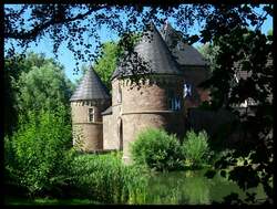 Seitenansicht von Burg Vondern in Oberhausen Osterfeld.