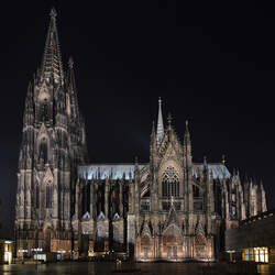 Kölner Dom in der Nacht.