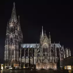 K�lner Dom in der Nacht.
