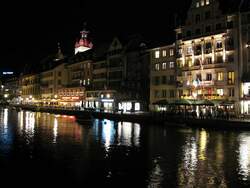 Whrend meines Urlaubs in Luzern im Juli 2007 habe ich mal ein bichen mit Nachtaufnahmen experimentiert.