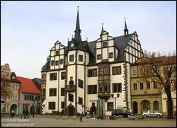 Das hübsche Rathaus in der historischen Altstadt von Saalfeld(Saale), 09.10.07.