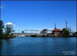 Die Eisenbahnzugbrücke in Anklam.