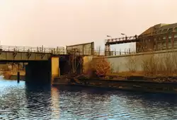 Die Berliner Mauer am Landwehrkanal (Br�cke Schlesische Stra�e-Puschkinallee).