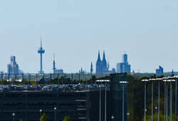 Skyline von Köln, Blick vom Flughafen Köln/Bonn - 05.05.2016