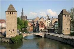Blick von der Terrasse Panoramique auf den Canal (Zornmühl).