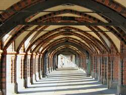 Oberbaumbrcke Berlin, Fuweg unter den Gewlbebgen, Herbst 2007