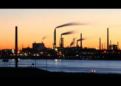 Industrielandschaft - Blick ber den Rhein auf Duisburg-Homberg und die Sachtleben Chemie GmbH 