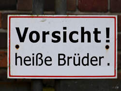 Dieses Schild habe ich Anfang November 2020 im Hafen von Anklam entdeckt.