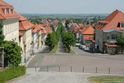 Der Blick vom Ballenstedter Schloß in die Schloßplatz Allee; 10.06.2008