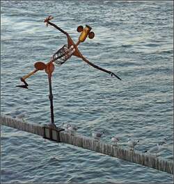 Lebendige und zum Gl�ck nicht lebendige Figuren aufgenommen an der Hohenzollernbr�cke in K�ln am 08.11.08.