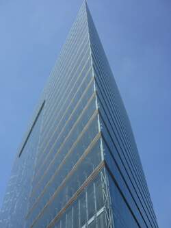 Das Stadttor ist ein vom Architekturb�ro Petzinka, Overdiek und Partner entworfenes B�rohochhaus im D�sseldorfer Stadtteil Unterbilk.